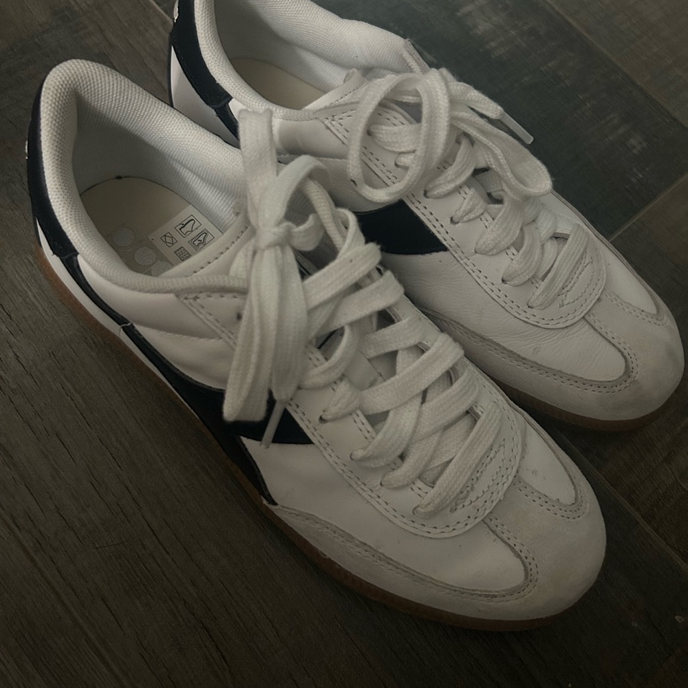 Diadora White and Black Women's Sneakers Trainers - Like New!
